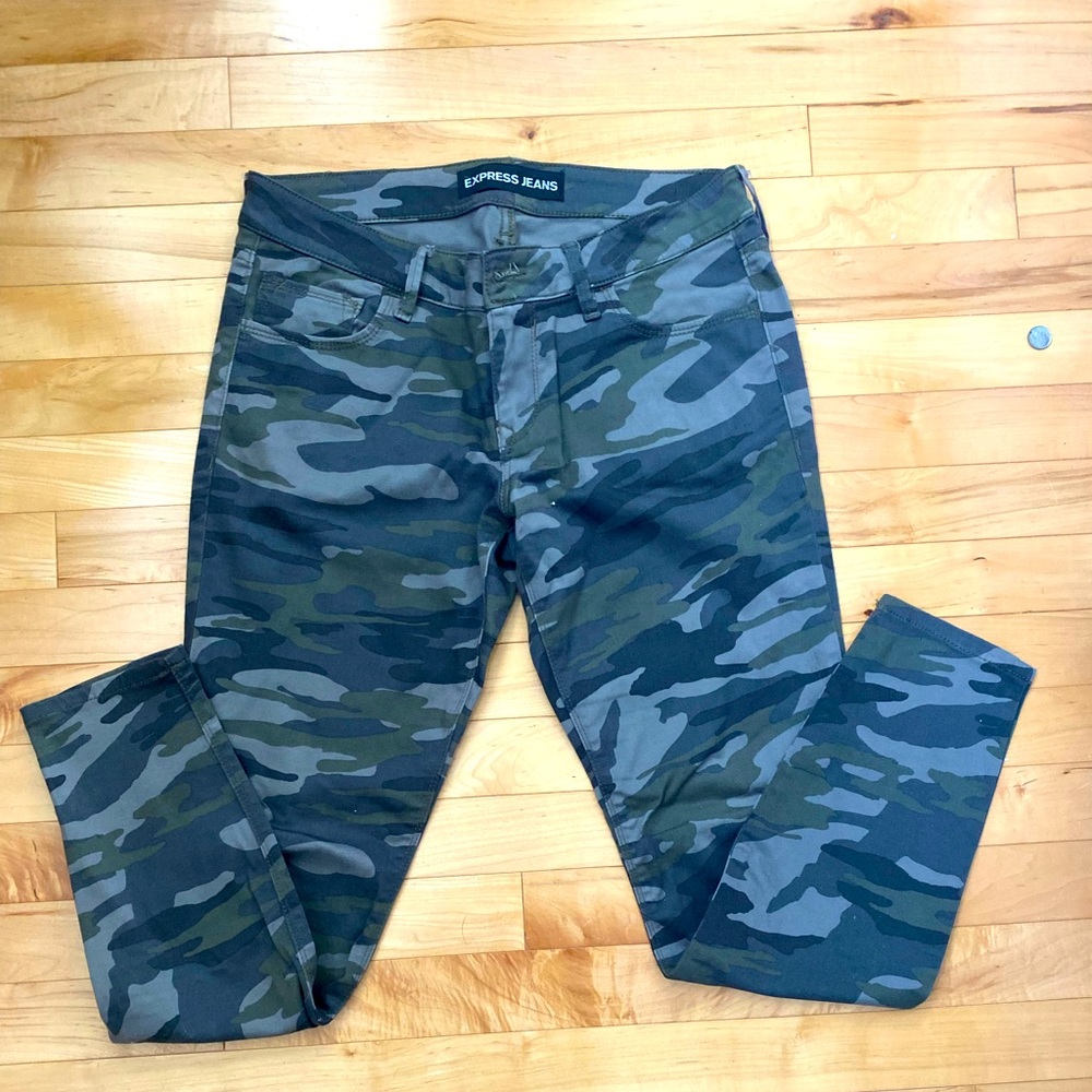 Express camo stretch skinny jeans.